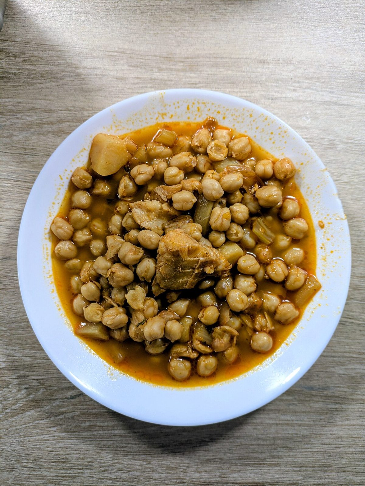 Bacalao con garbanzos y espinacas