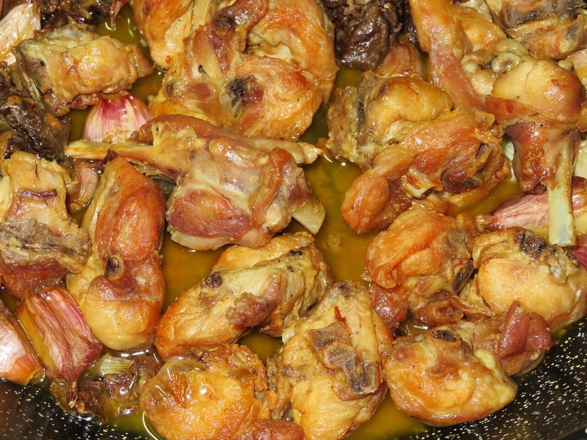 Conejo al ajillo